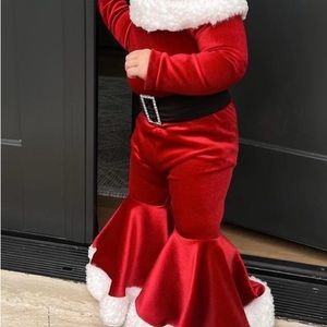 Child’s Santa suit includes cloak
